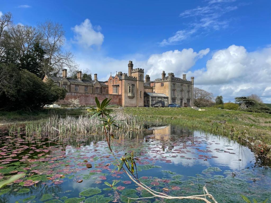 Apartment at Llanerchydol Hall, Welshpool (updated prices 2024)