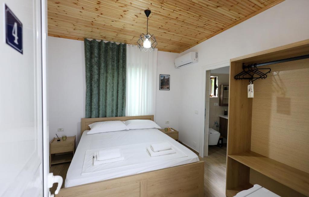 Letto o letti in una camera di Hotel Vila Vreko B&B
