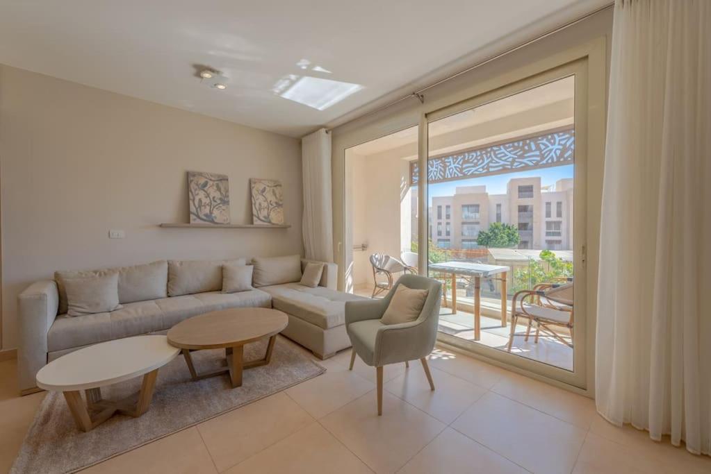 Posezení v ubytování Modern 1BR, Mangroovy, Gouna - 1BR, Pool, & Beach