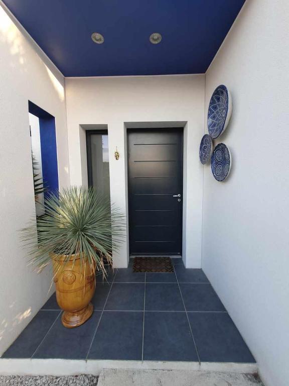Zdjęcie z galerii obiektu CAP'NOMAD La Villa Nomade avec piscine proche plage Location du samedi au samedi w Cap d'Agde