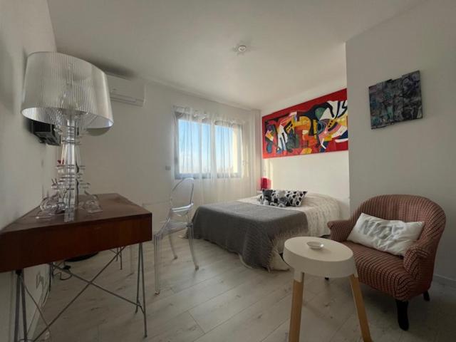 Zdjęcie z galerii obiektu CAP'NOMAD La Villa Nomade avec piscine proche plage Location du samedi au samedi w Cap d'Agde