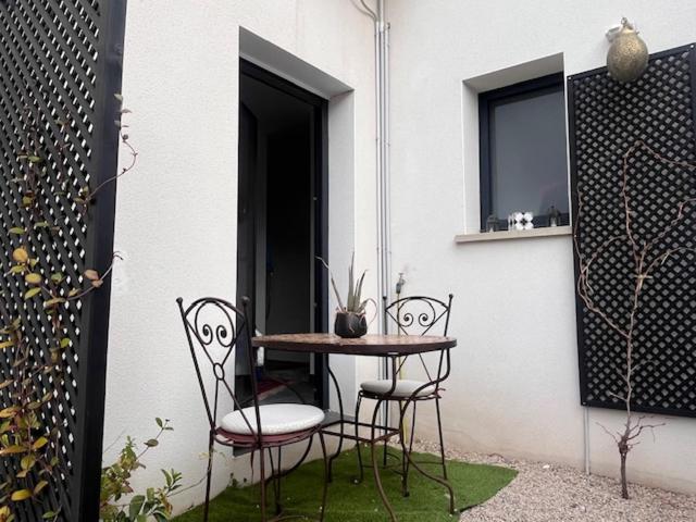 Zdjęcie z galerii obiektu CAP'NOMAD La Villa Nomade avec piscine proche plage Location du samedi au samedi w Cap d'Agde