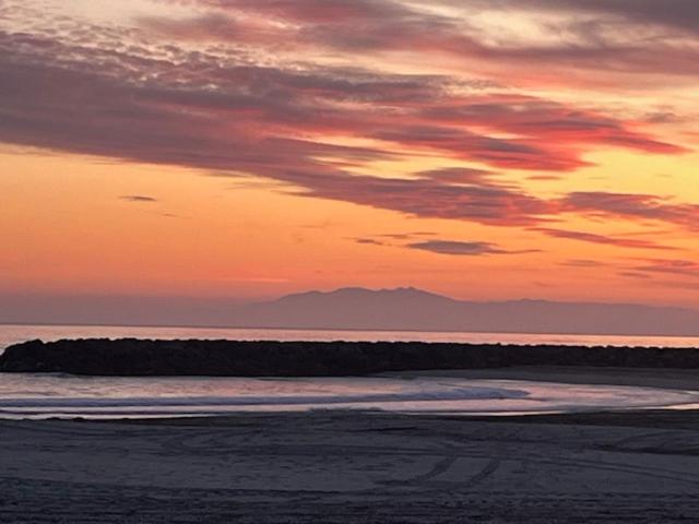 Zdjęcie z galerii obiektu CAP'NOMAD La Villa Nomade avec piscine proche plage Location du samedi au samedi w Cap d'Agde