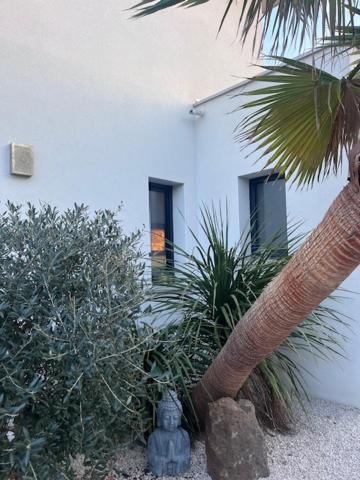 Zdjęcie z galerii obiektu CAP'NOMAD La Villa Nomade avec piscine proche plage Location du samedi au samedi w Cap d'Agde