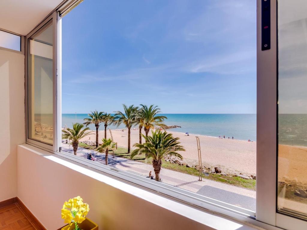 Oasis Mar Beachfront Apartment