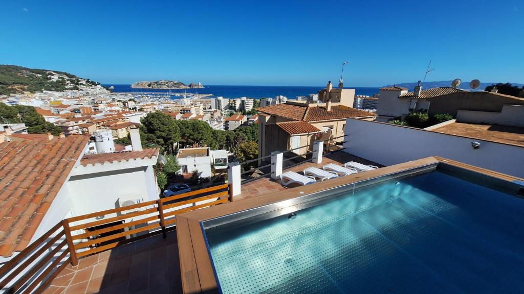Bazén v ubytování Mediterrània 21 nebo v jeho okolí