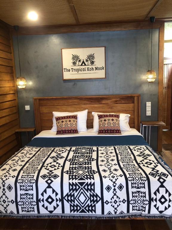 The Tropical Koh Mook - Deluxe Double Room With Balcony And Sea View