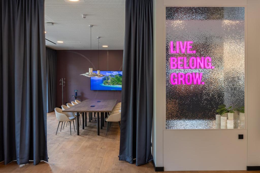 The Base Munich - Resim 12