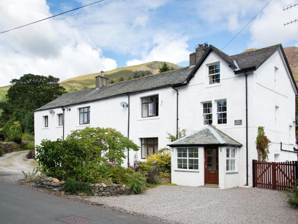 a white house with a hill in the background at 3 Bed in Threlkeld SZ421 in Threlkeld