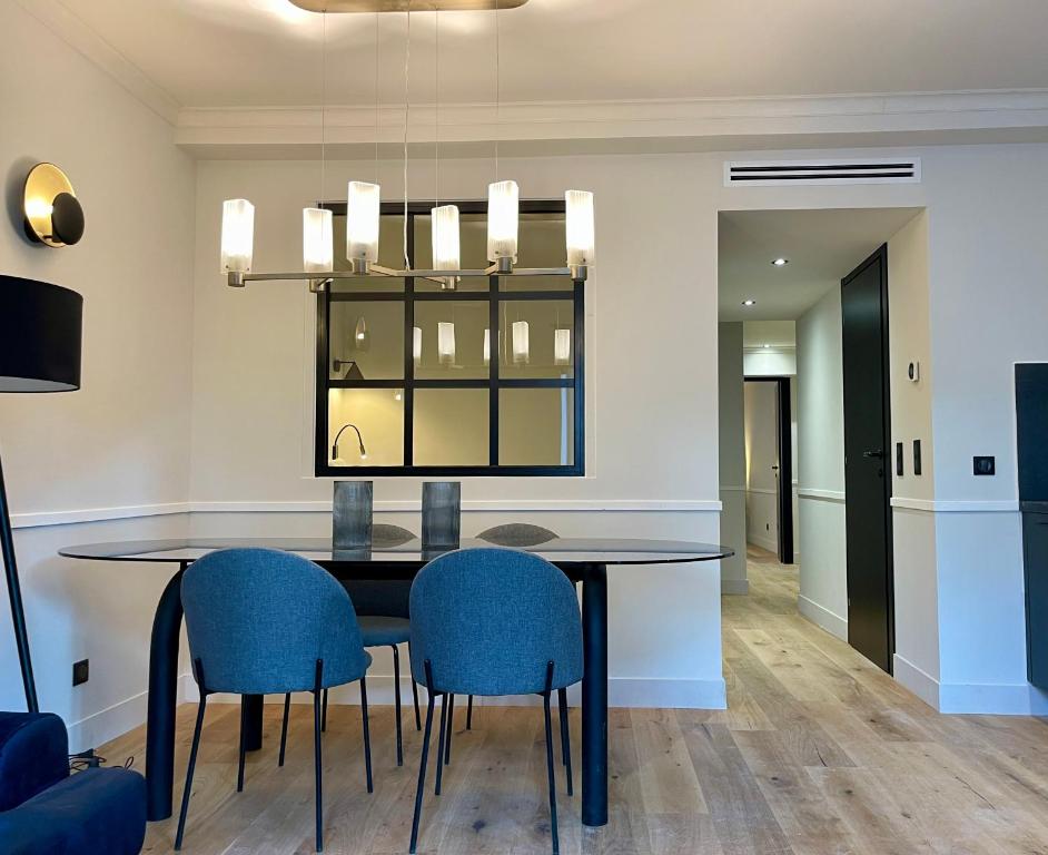 Alfred Suites - Appart's Hôtel - Dijon - Centre Historique - Resim 12