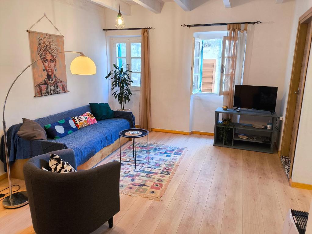 TV a/nebo společenská místnost v ubytování Dafnis Apartment Corfu Town