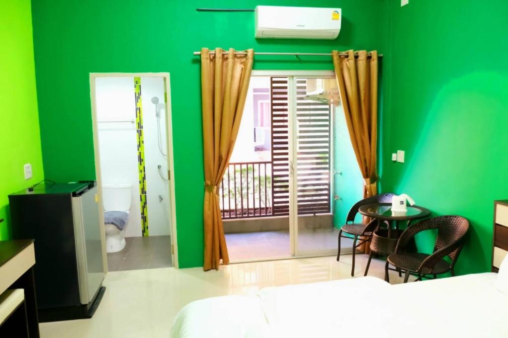 The Bua Boutique Resort - 阳台的王室