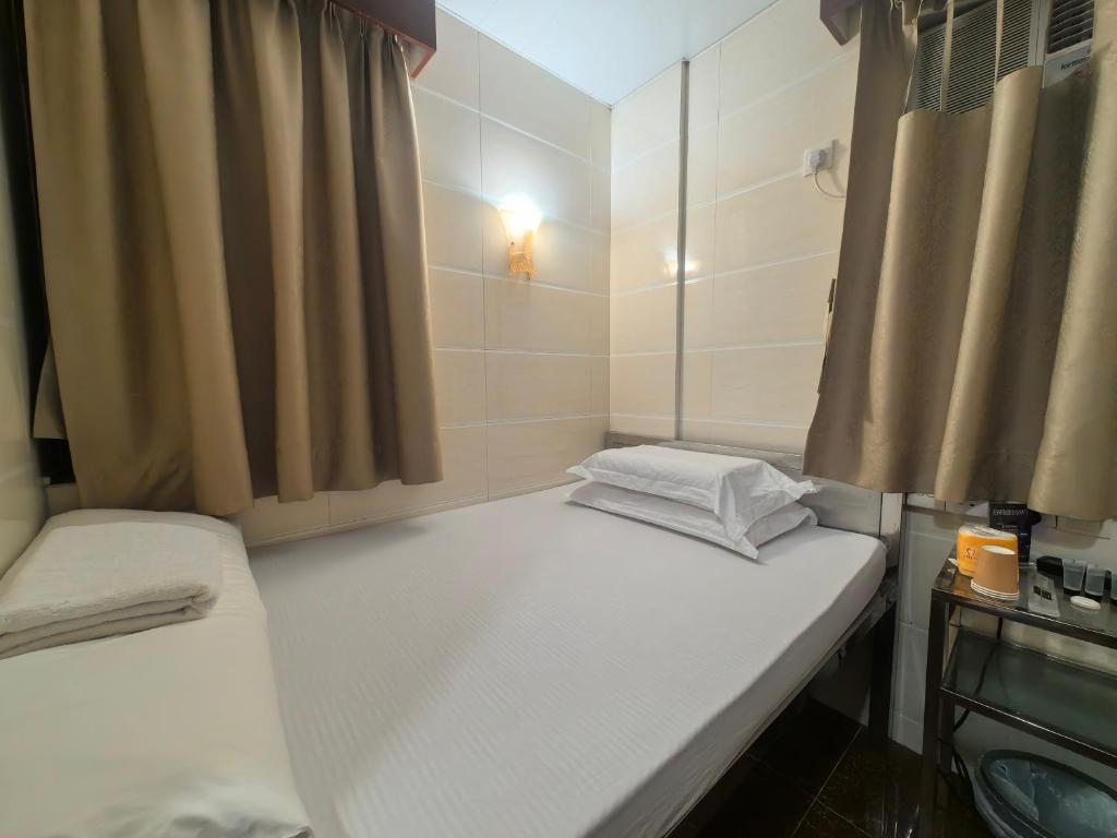 Postel nebo postele na pokoji v ubytování Hong Kong Sun Guest House