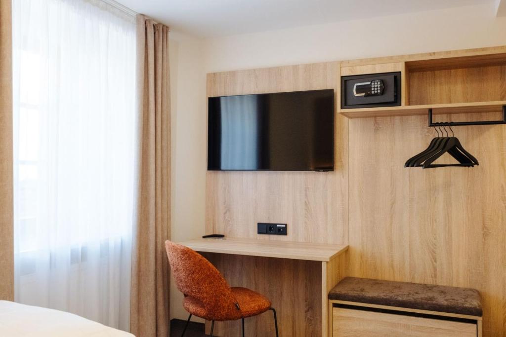 TV a/nebo společenská místnost v ubytování Hotel Sixt