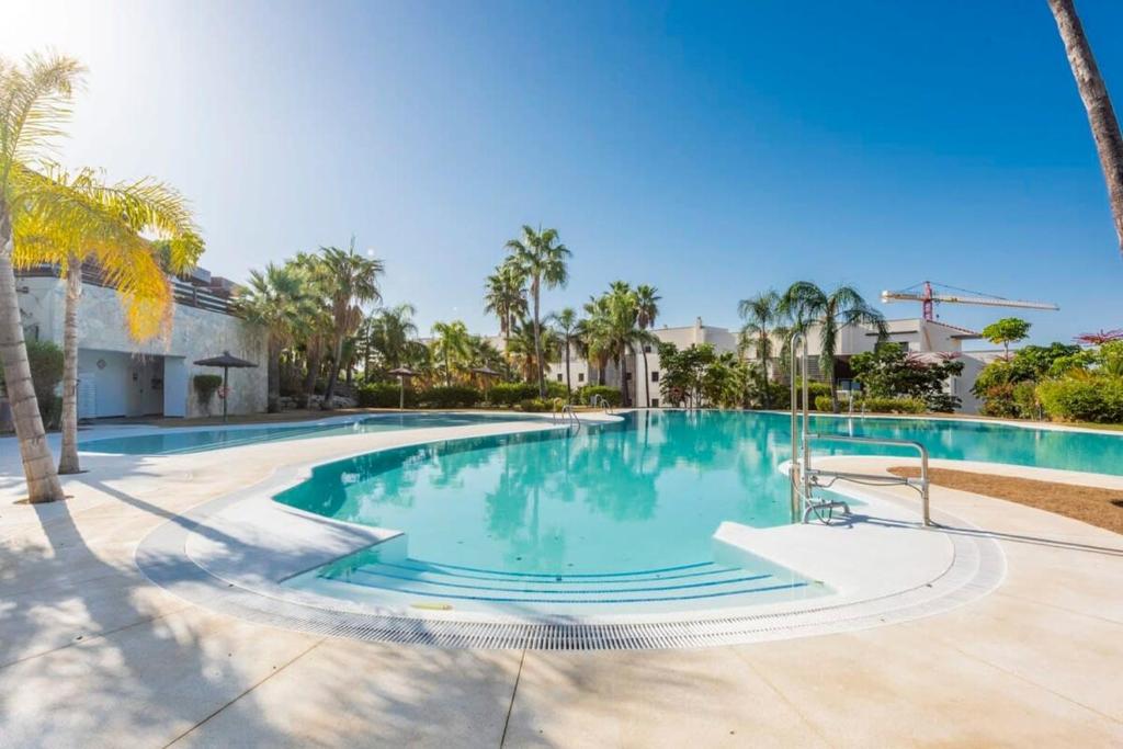 Bazén v ubytování Resort Marbella Pools Family Golf Wifi Children nebo v jeho okolí