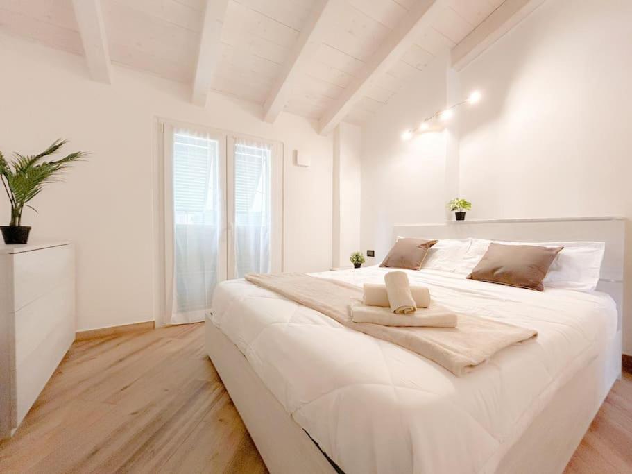 Katil atau katil-katil dalam bilik di [Elegante Suite] Via Sestri - Airport - WiFi