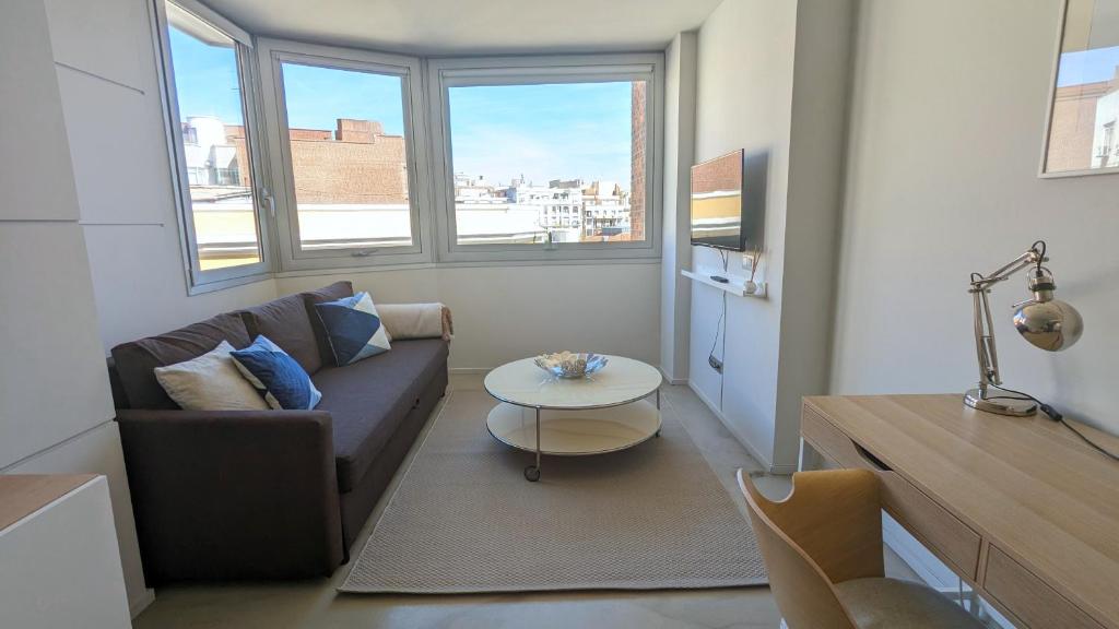 Posezení v ubytování DFLAT Escultor Madrid Apartments
