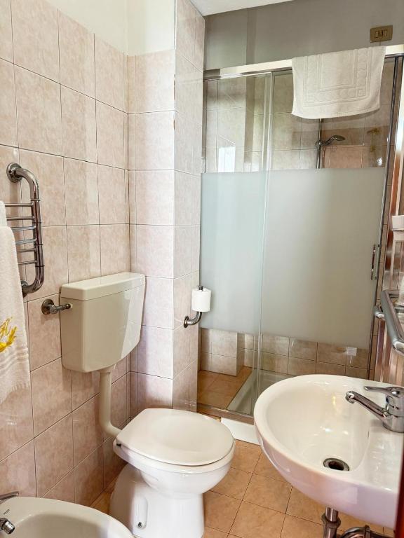 Koupelna v ubytování Hotel Le Querce