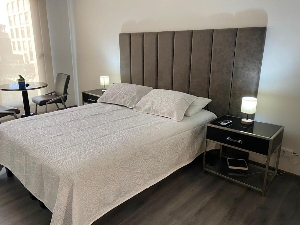 מיטה או מיטות בחדר ב-BELLO APARTAMENTO EN SANTIAGO