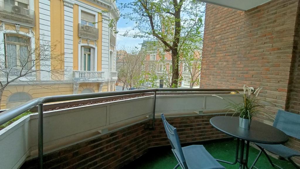 Balkón nebo terasa v ubytování DFLAT Escultor Madrid Apartments