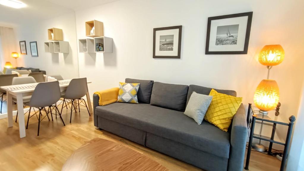 Posezení v ubytování DFLAT Escultor Madrid Apartments