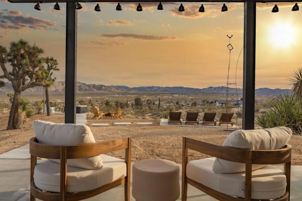 HouseJoshua Trees Sculptures Cowboy Pool, Yucca Valley