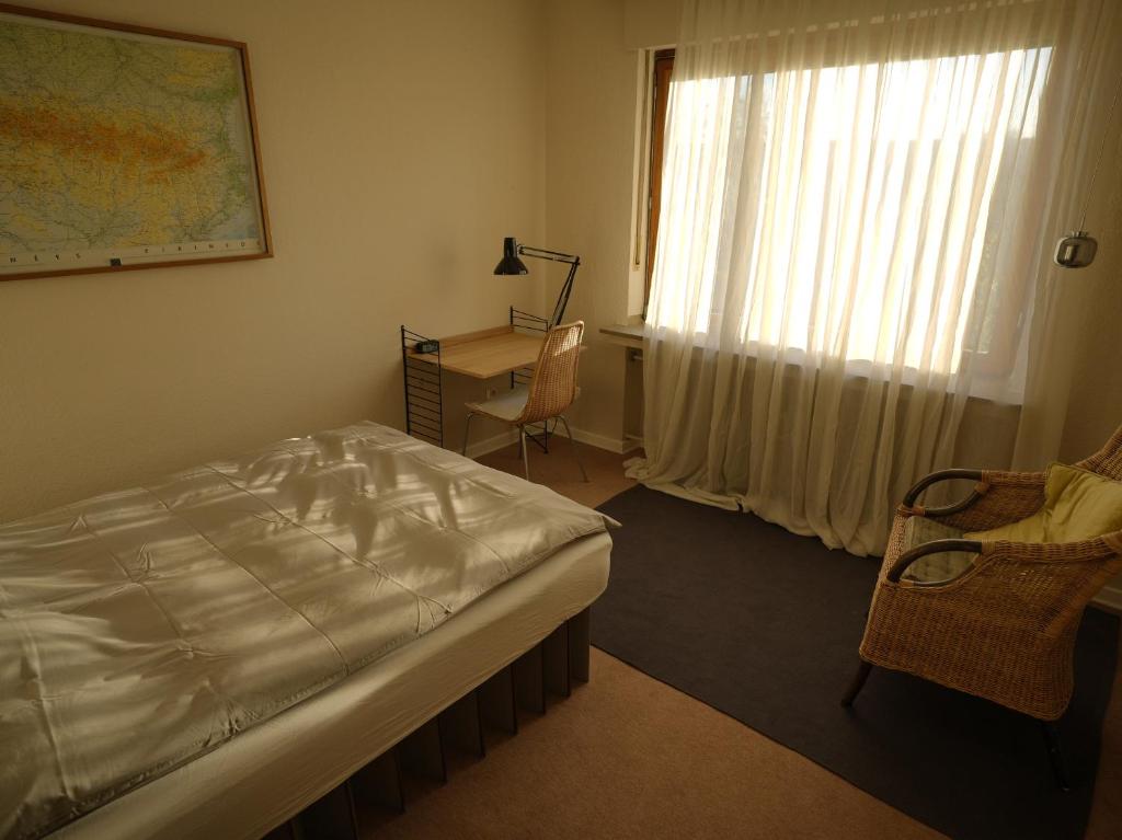 Postel nebo postele na pokoji v ubytování ruhiges Gästezimmer in Messenähe