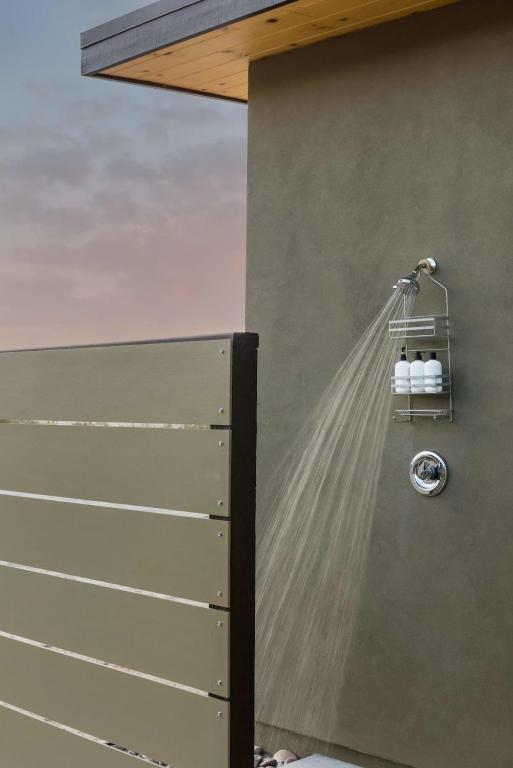 Foto sihtkohas Joshua Tree asuva majutusasutuse Estrella Perdida - Joshua Tree Off-Grid Soaking Tub galeriist