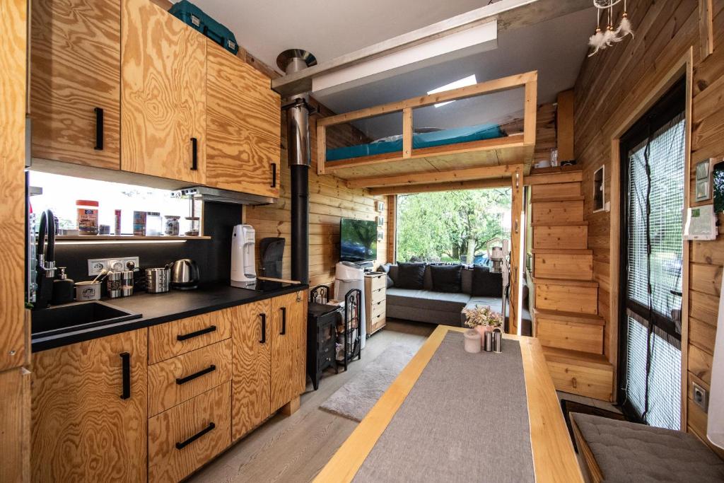 Kuchyň nebo kuchyňský kout v ubytování Tiny house - Chatka v Řeži u Prahy
