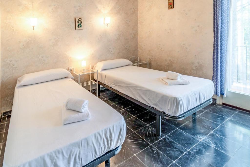 Postel nebo postele na pokoji v ubytování Grifeu 14 Apartamento con terraza y jardín