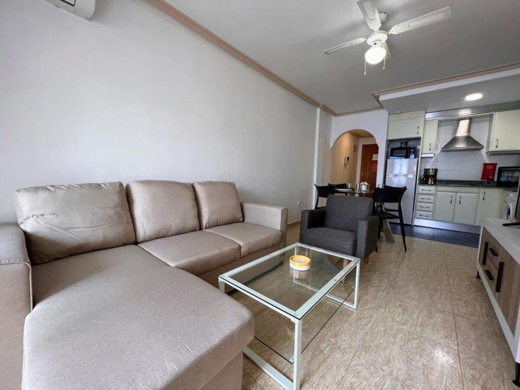Kuchyň nebo kuchyňský kout v ubytování Welcoming seafront apartment Tv15