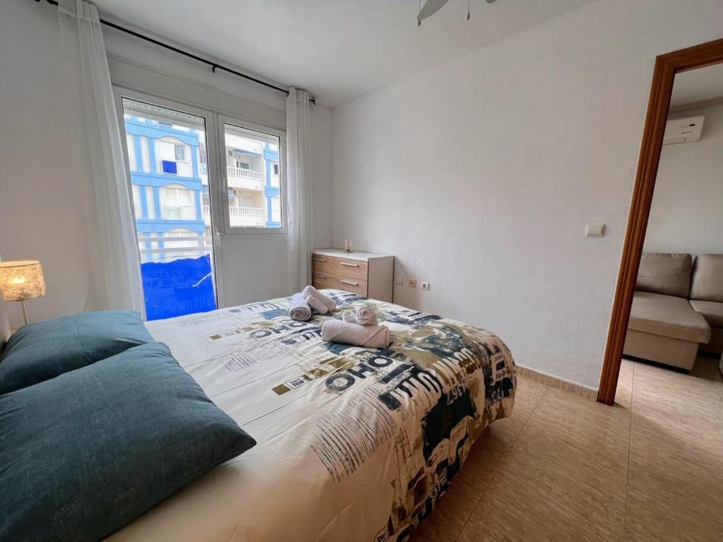 Postel nebo postele na pokoji v ubytování Welcoming seafront apartment Tv15