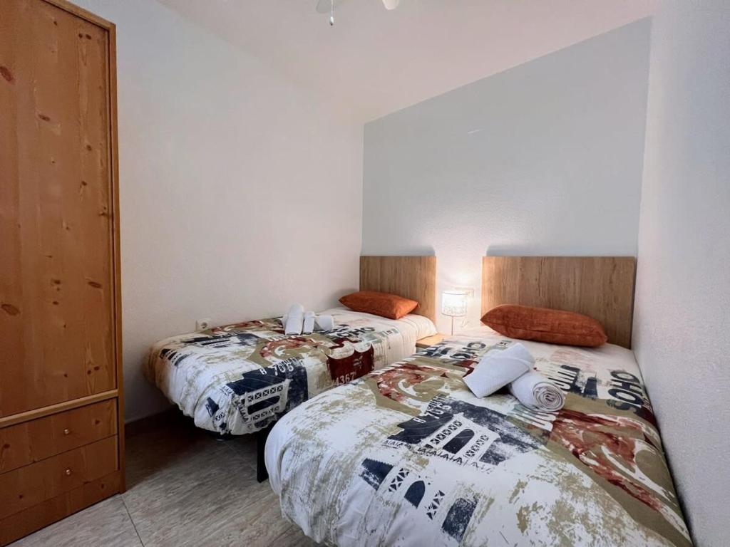 Postel nebo postele na pokoji v ubytování Welcoming seafront apartment Tv15