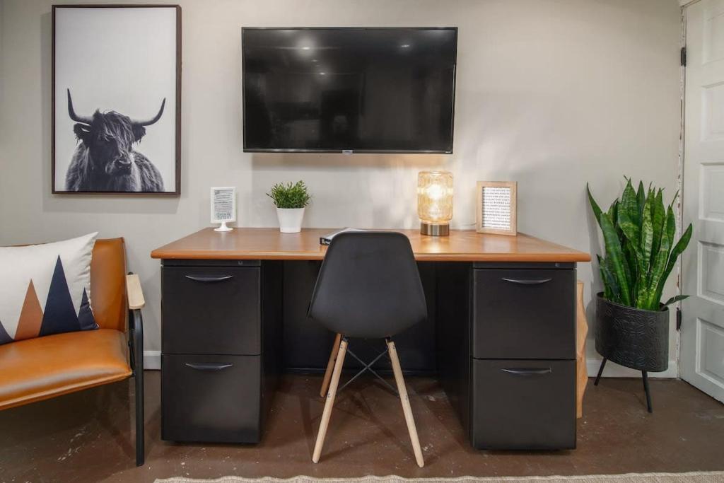 a desk with a chair and a television in a room at #StayinMyDistrict Pendelton Place Walk to Mt Tabor in Portland
