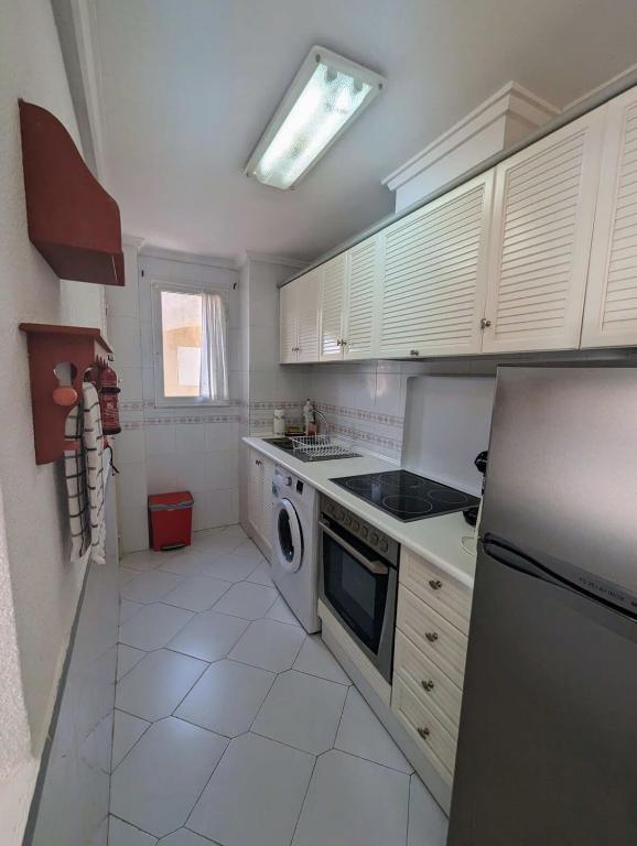 Kuchyň nebo kuchyňský kout v ubytování Traditional Two Bed Apart In Torrevieja TV18