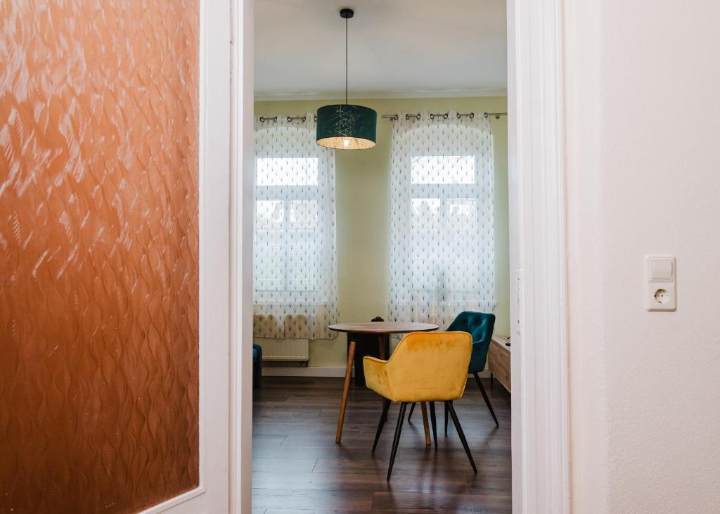 a dining room with a table and chairs at Apartmenthaus Sternstraße in Dresden