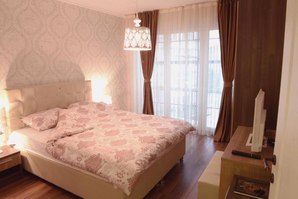 Calla Bella Rooms & Snack Bar - Three-Bedroom Villa
