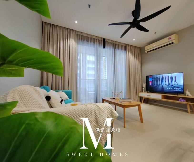 TV a/nebo společenská místnost v ubytování Arcoris Mont Kiara 19# Deluxe 1 Bedroom With Balcony KL #1-3Pax