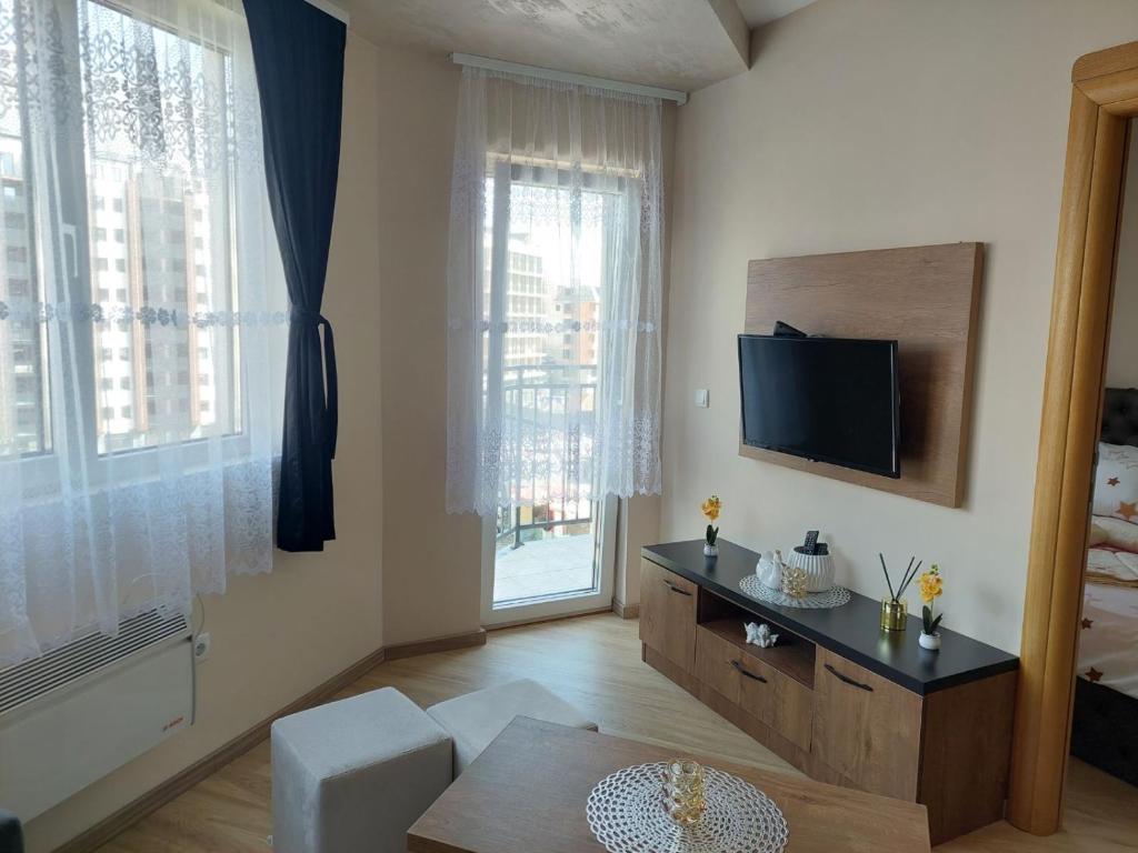 Μια τηλεόραση ή/και κέντρο ψυχαγωγίας στο Golden apartman 61