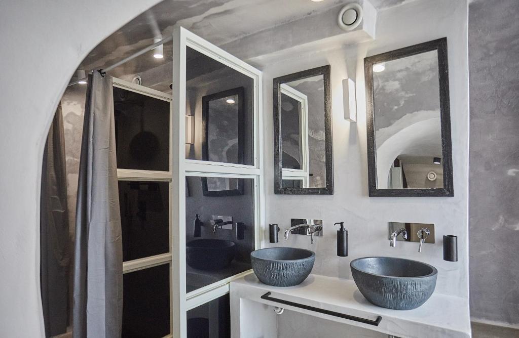 Bagno di Hostel 16 Oia