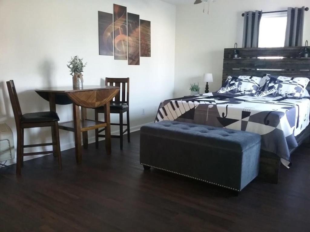 Music Studio Getaway, Close to Entertainment! - Housity