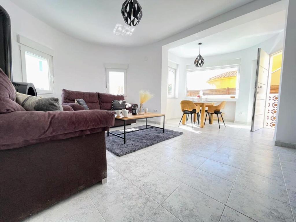 Fotografie z fotogalerie ubytování Modernized 3 Bed Villa with Pool Lf16 v destinaci Orihuela