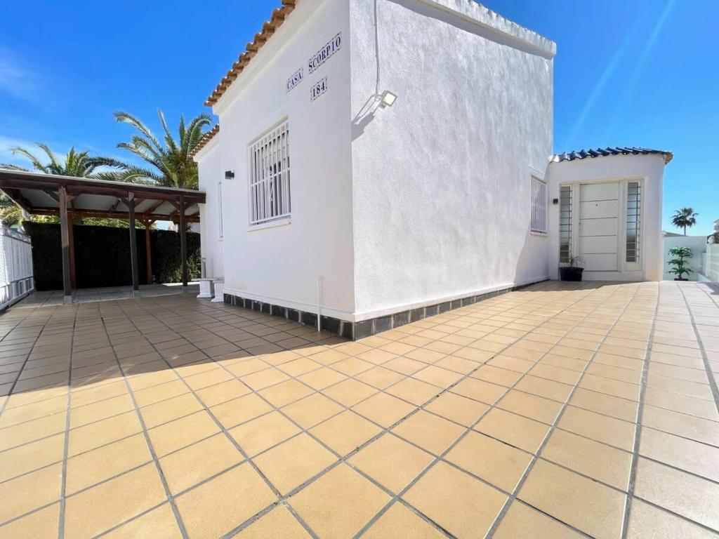 Fotografie z fotogalerie ubytování Modernized 3 Bed Villa with Pool Lf16 v destinaci Orihuela