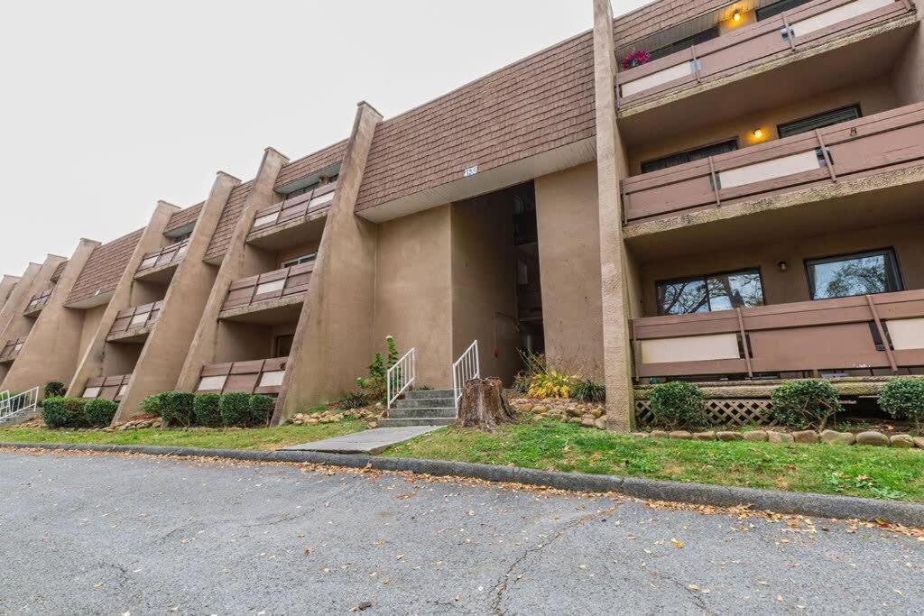 an apartment building with a street in front of it at 2 Bed/ 1 Bath efficiency Apartment- Close to Downtown! in Chattanooga