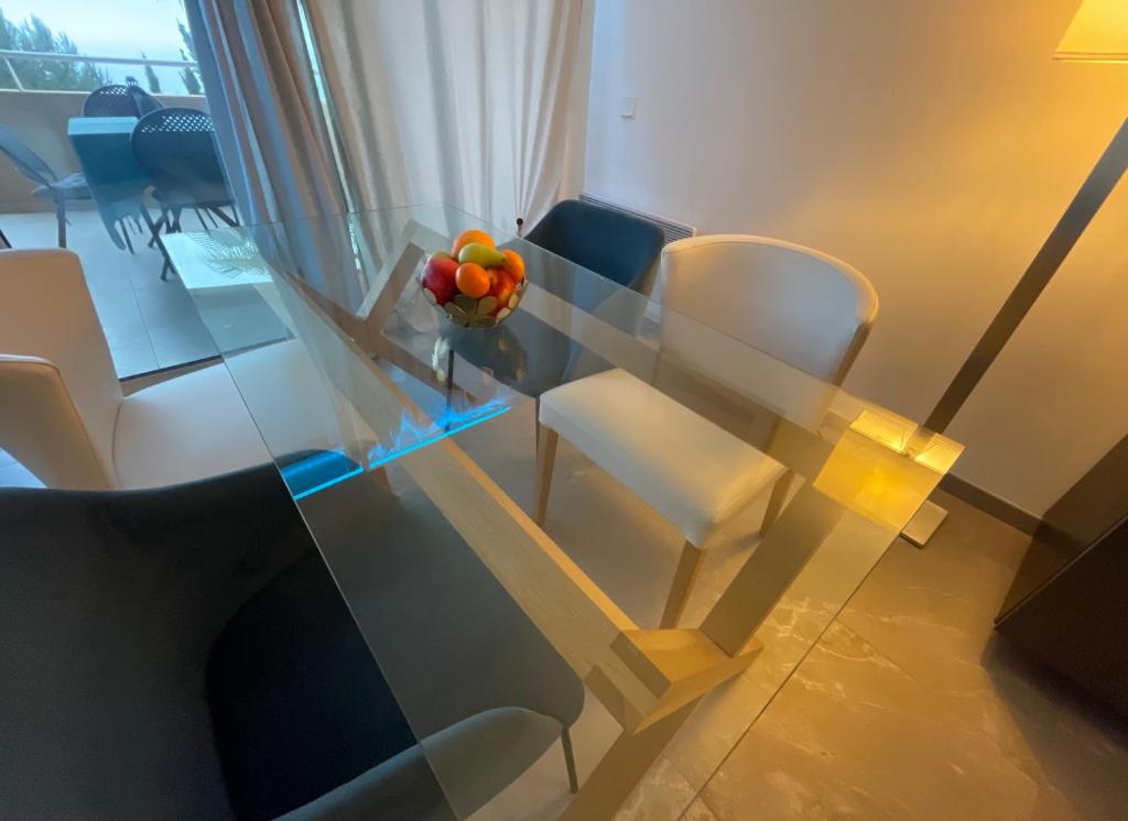 Posezení v ubytování Appartement 2 pièces vue mer proche Monaco