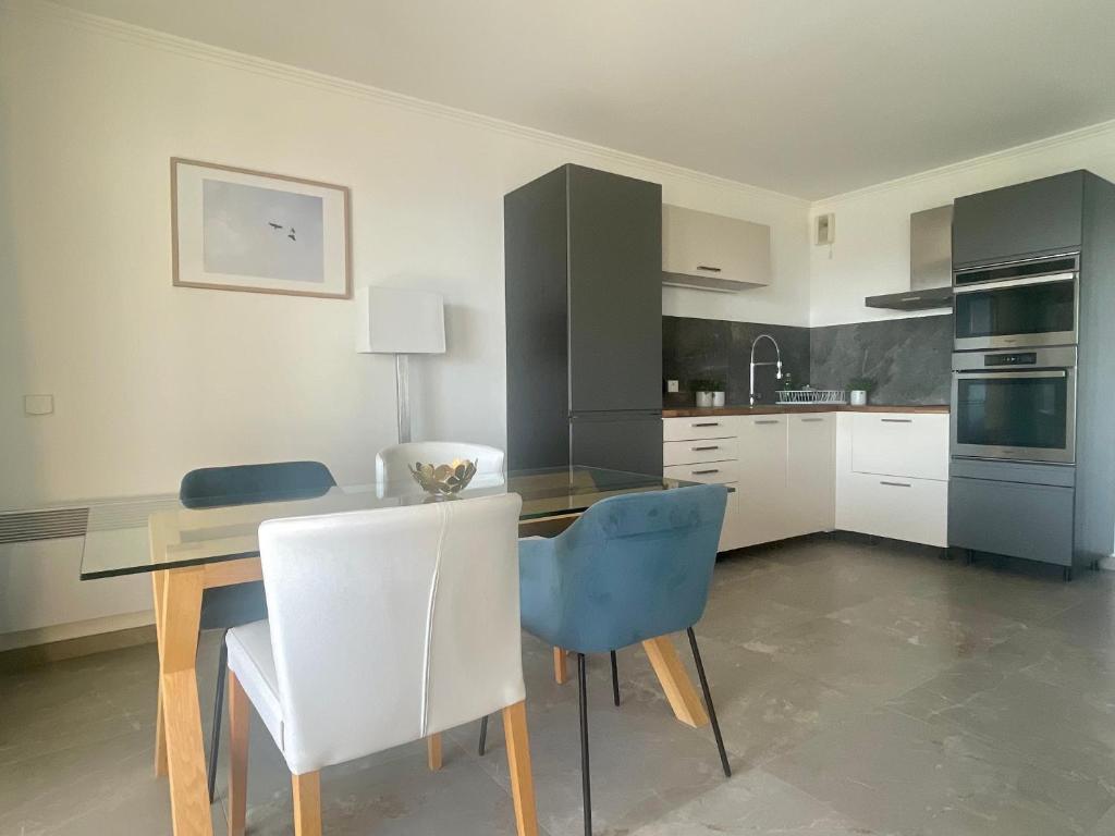 Kuchyň nebo kuchyňský kout v ubytování Appartement 2 pièces vue mer proche Monaco