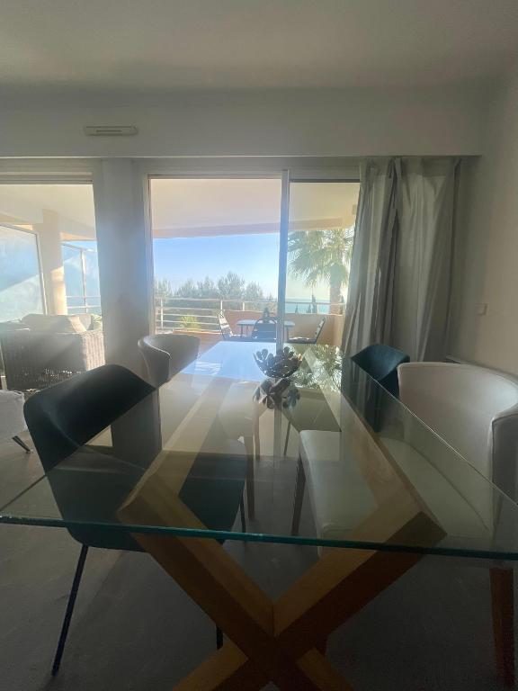 Posezení v ubytování Appartement 2 pièces vue mer proche Monaco