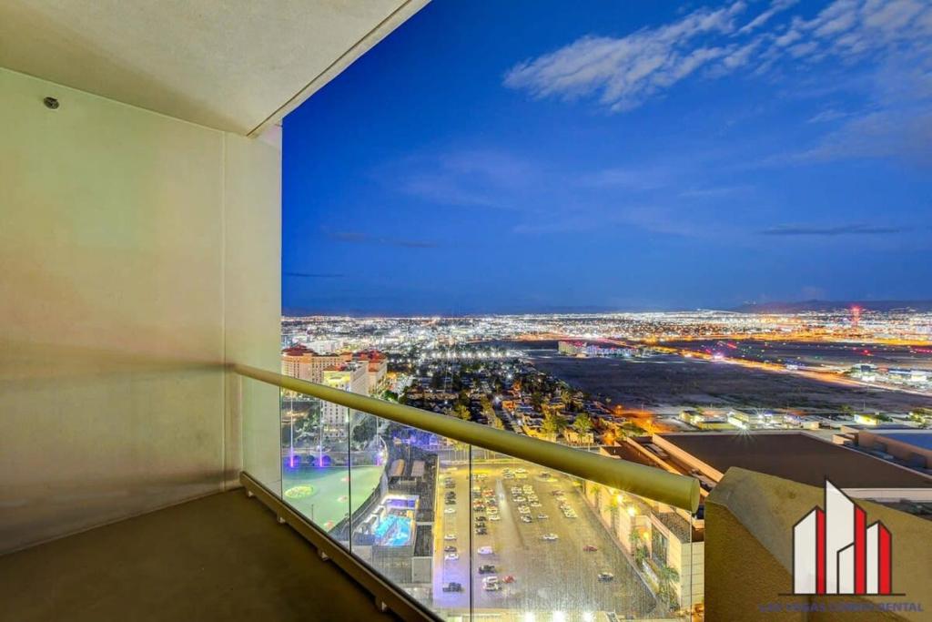 Nespecifikovaný výhled na destinaci Las Vegas nebo výhled na město při pohledu z prázdninového domu