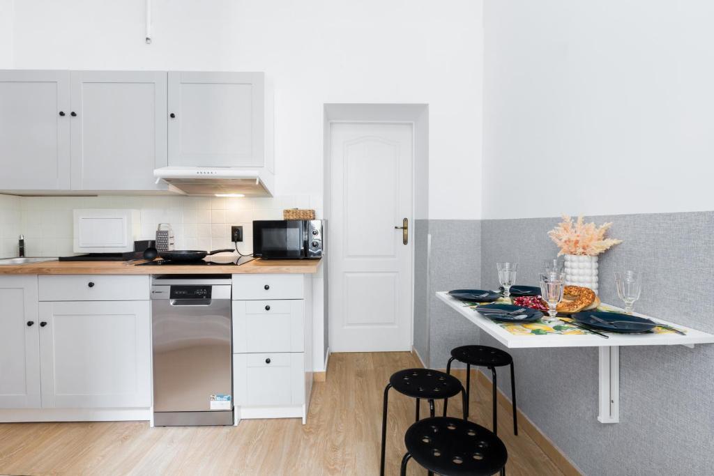 Kuchyňa alebo kuchynka v ubytovaní Friendhouse Apartments Starovislna