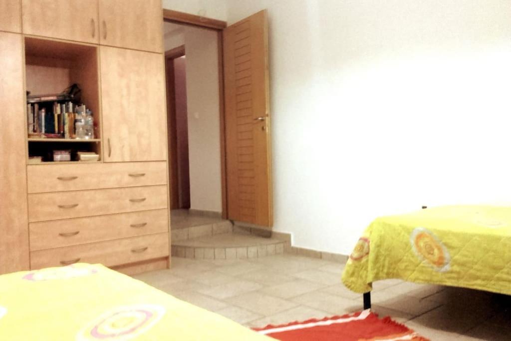 Кровать или кровати в номере SYROS STILVI HOUSE